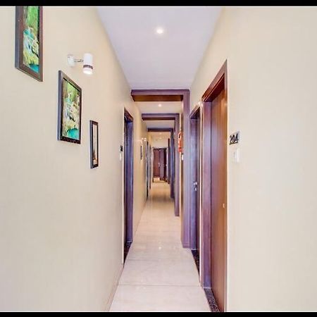 Hotel Emerald Near T2 International Airport Mumbai Exteriör bild