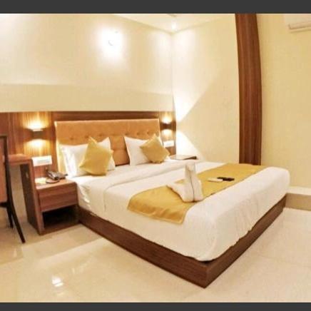 Hotel Emerald Near T2 International Airport Mumbai Exteriör bild